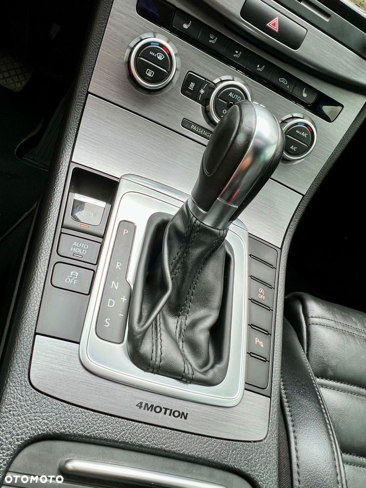 Volkswagen Passat 2.0 TDI 4Mot Highline DSG - 24