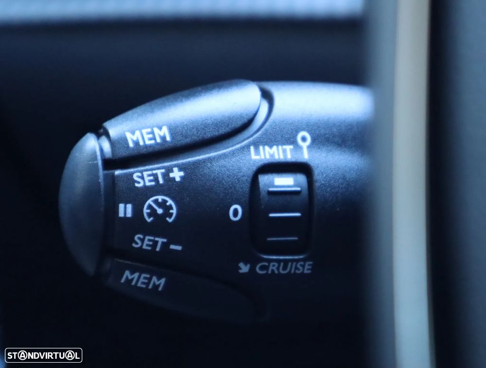 Peugeot 2008 1.2 Allure - 40