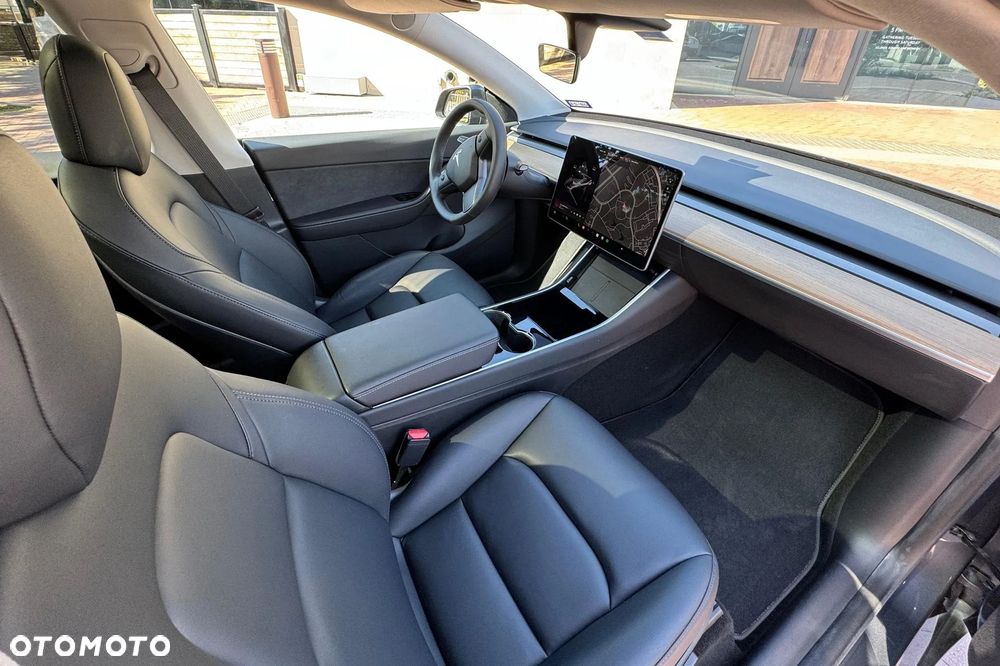 Tesla Model Y Long Range Dual Motor AWD - 10
