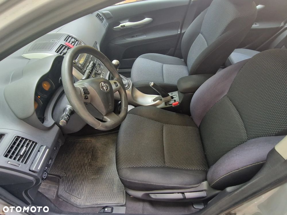 Toyota Auris 1.6 Premium - 7