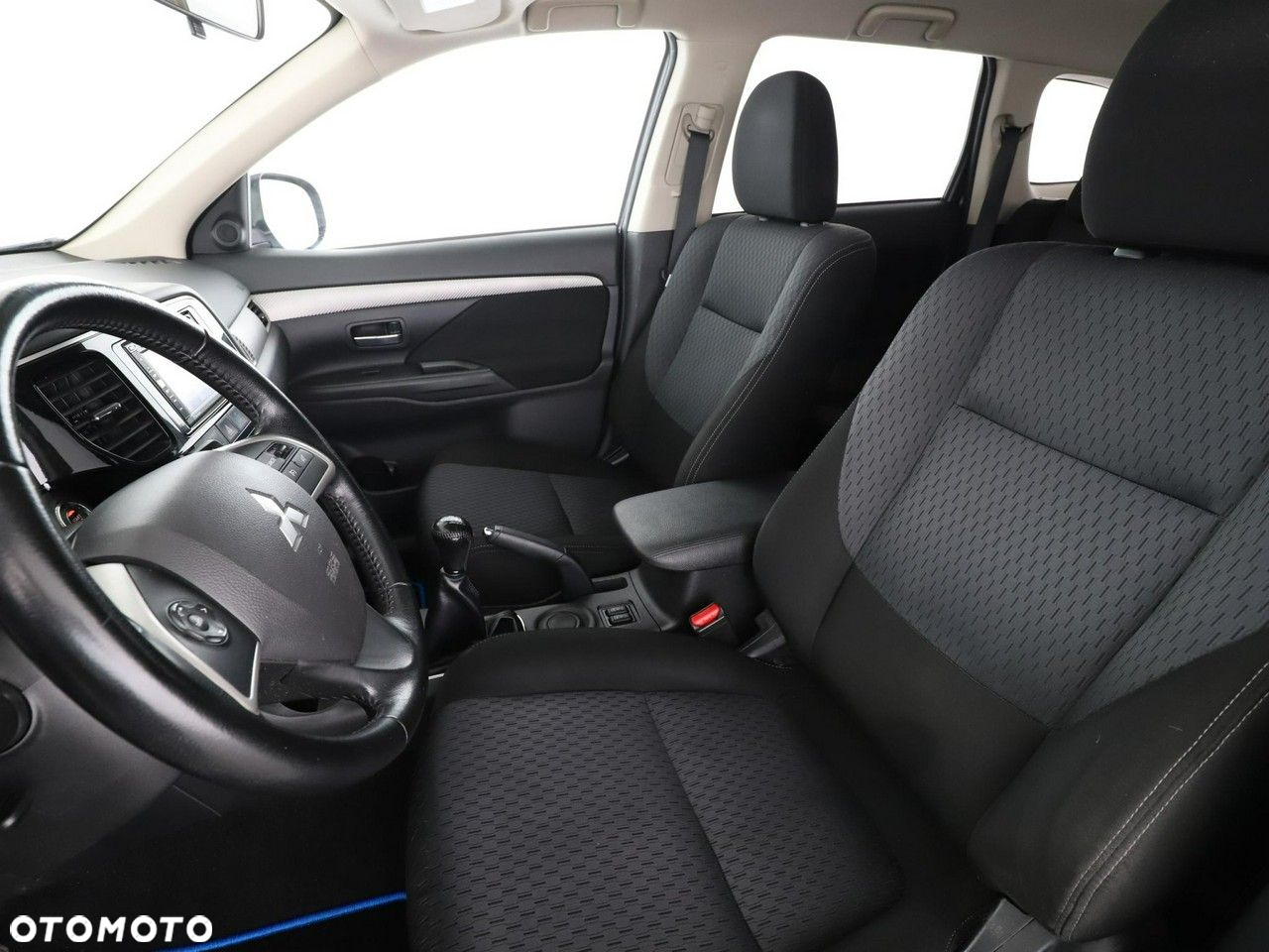 Mitsubishi Outlander - 13