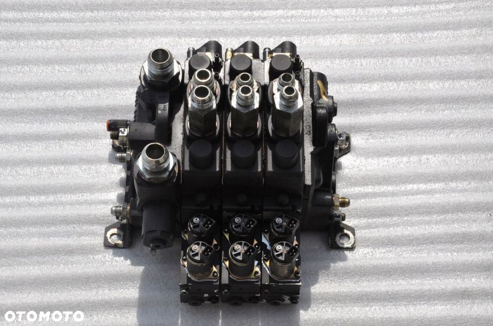 ROZDZIELACZ HARVESTER/ PARKER NR K170LS-US-SE35-031