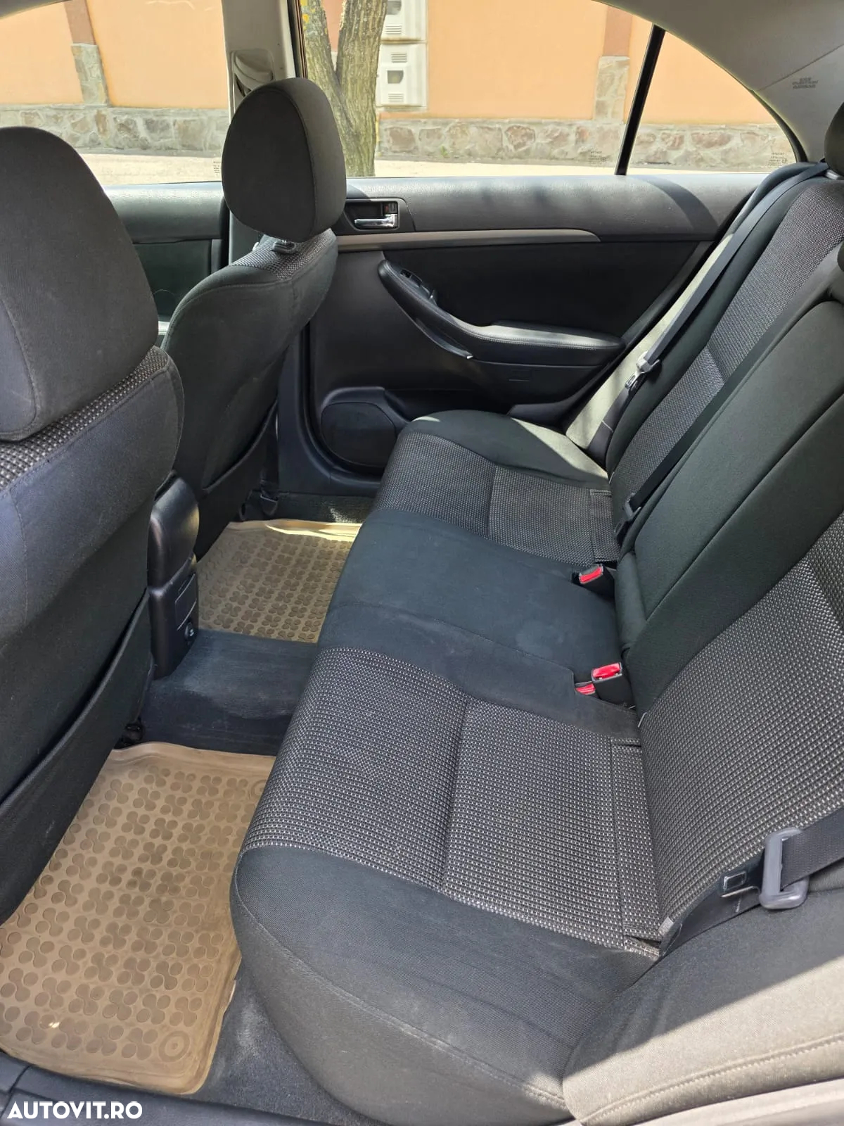 Toyota Avensis - 9