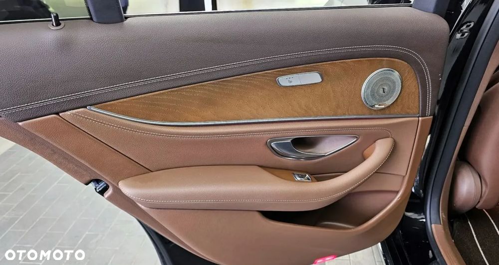 Mercedes-Benz Klasa E 220 d 9G-TRONIC Exclusive - 6