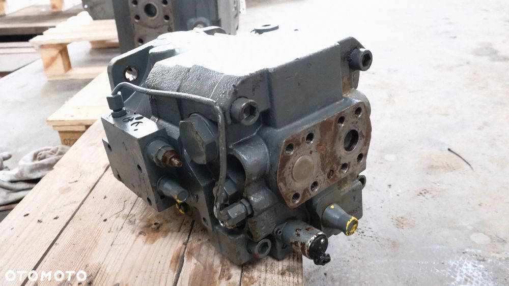 Silnik  A314,A316,,A900,A904,A914,A924,A934hydrauliczny  jazdy liebherr DMVA 0 108 - 4