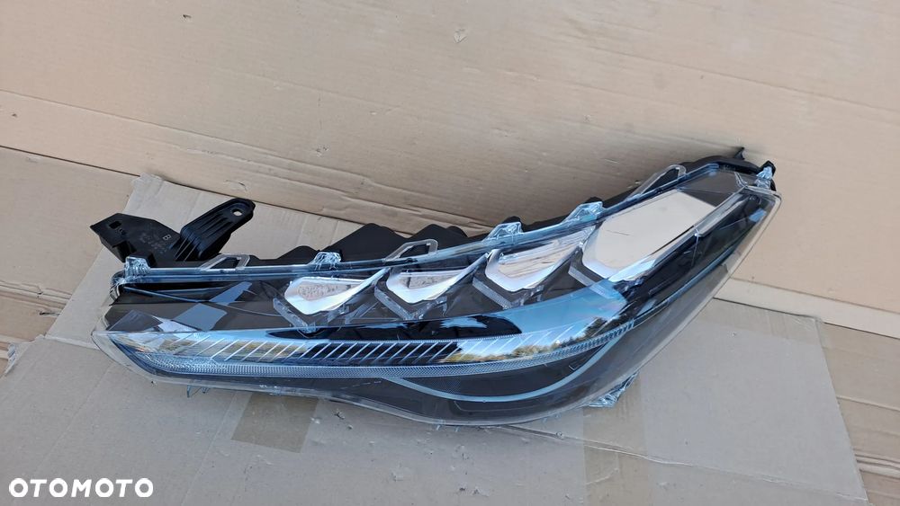 TOYOTA COROLLA CROSS FULL LED LEWA LAMPA PRZÓD EUROPA HASCO 16-184 UŻYWANA - 4