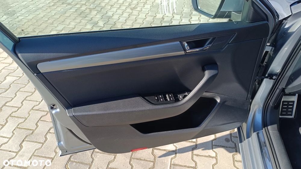 Skoda Superb 2.0 TDI DSG L&K - 19