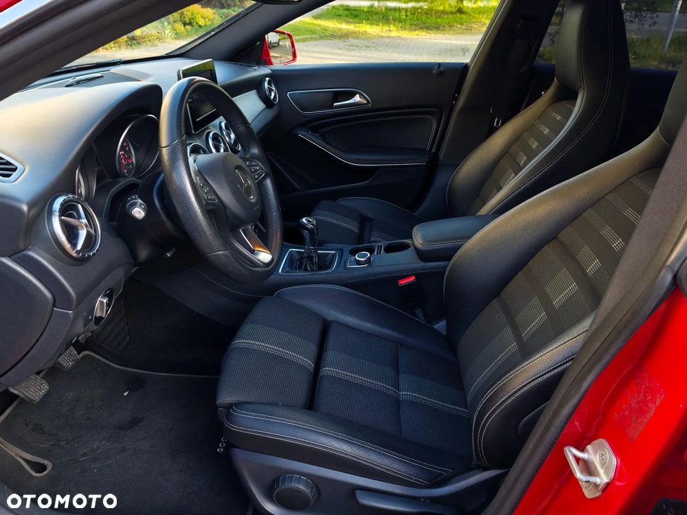 Mercedes-Benz CLA 200 UrbanStyle Edition - 9