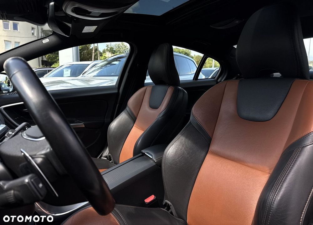 Volvo S60 Cross Country - 24