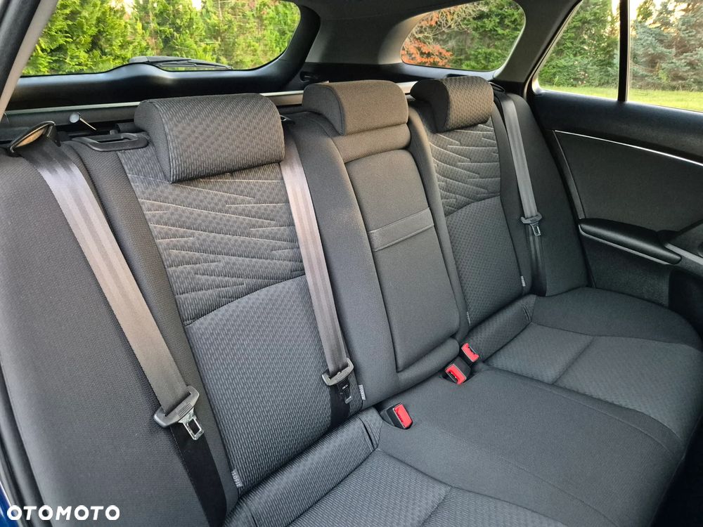 Toyota Avensis 2.0 Prestige NAVI - 35