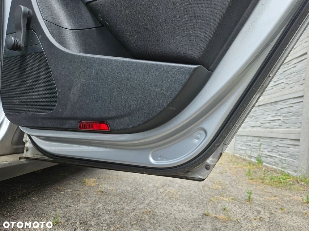 VW Passat B6 Kombi Drzwi Tył Prawe LA7W - 2