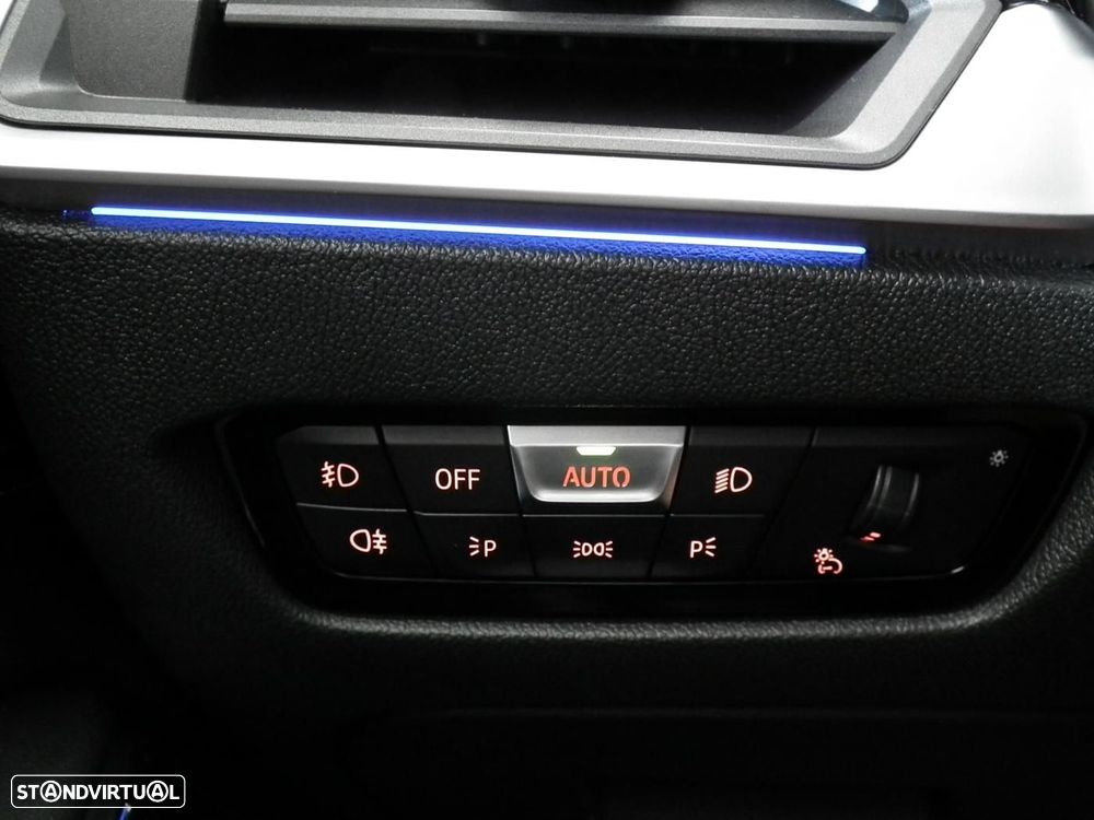 BMW 318 d Line Sport - 38