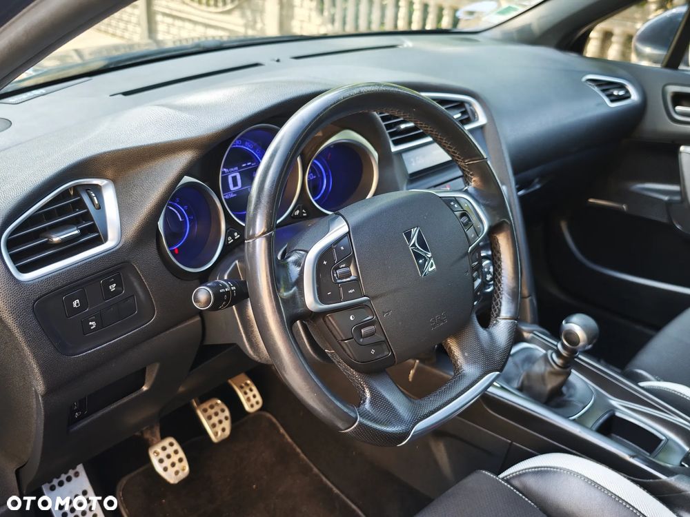 Citroën DS4 e-HDi 110 SoChic - 23