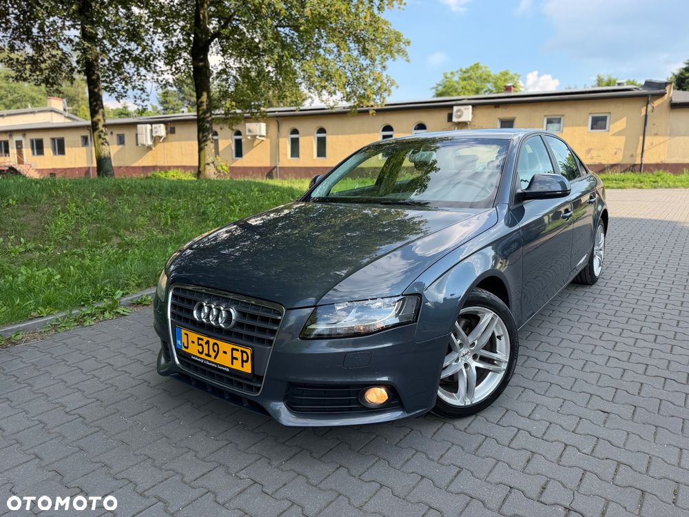 Audi A4 Limousine - 1