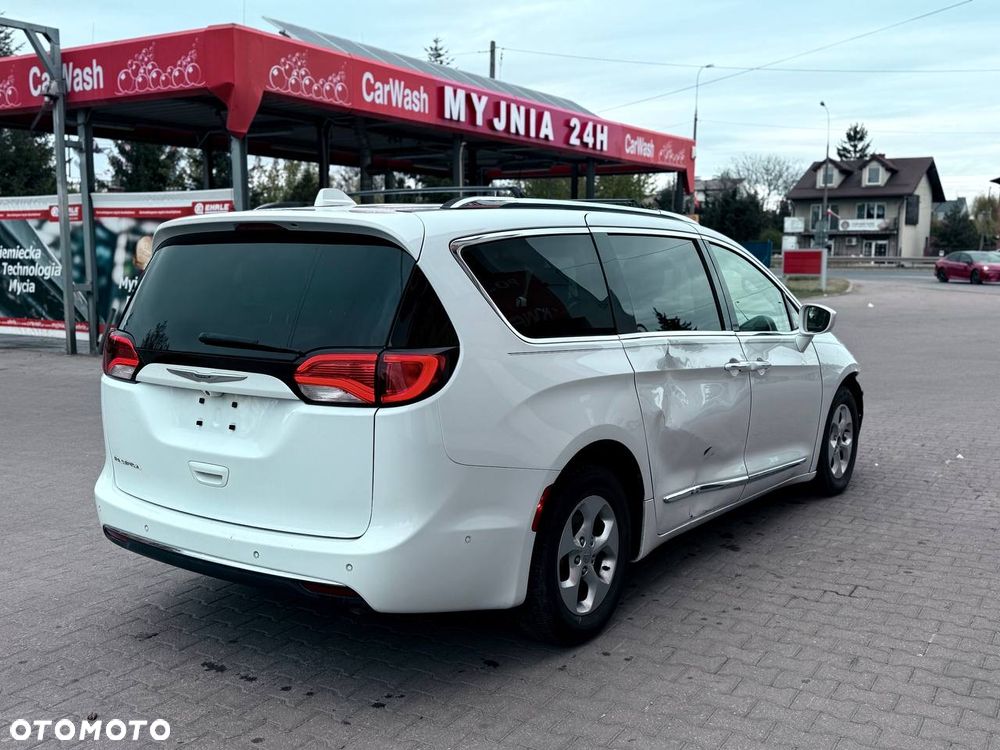Chrysler Pacifica - 5