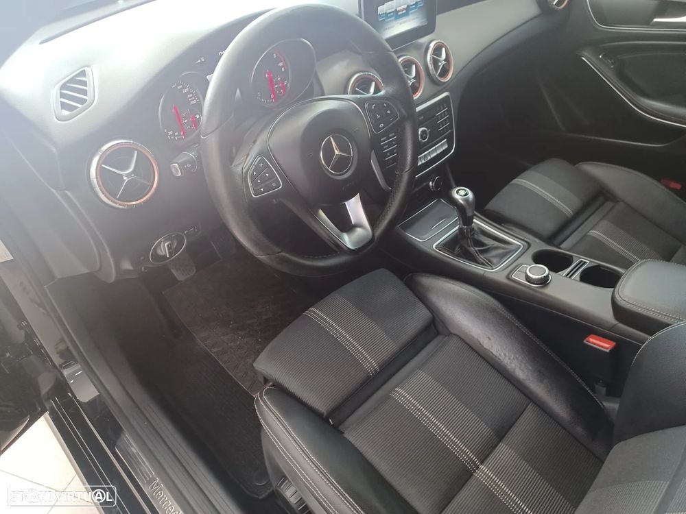 Mercedes-Benz CLA 180 d Shooting Brake Urban - 11