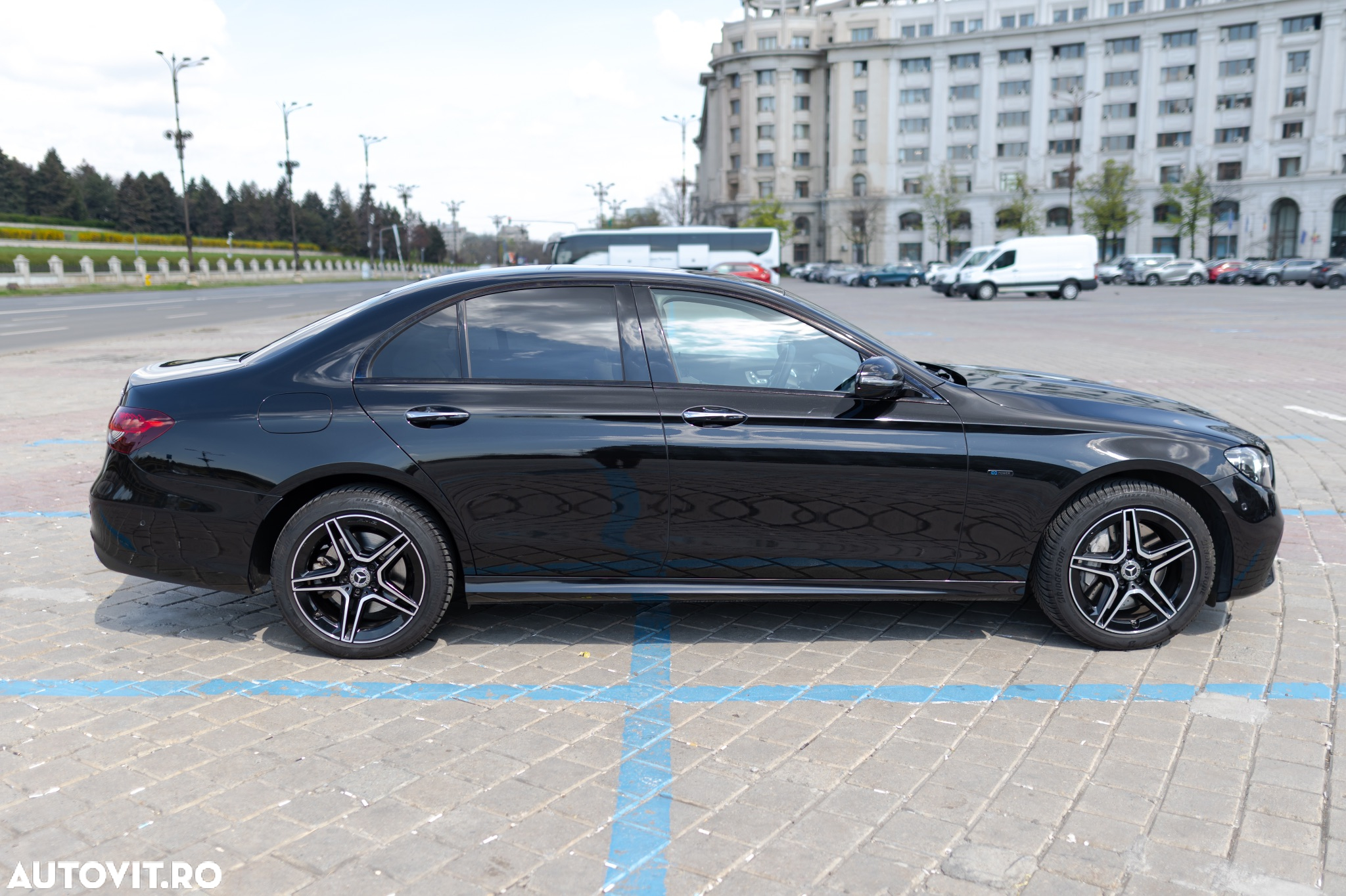 Mercedes-Benz E 300 9G-TRONIC AMG Line - 9