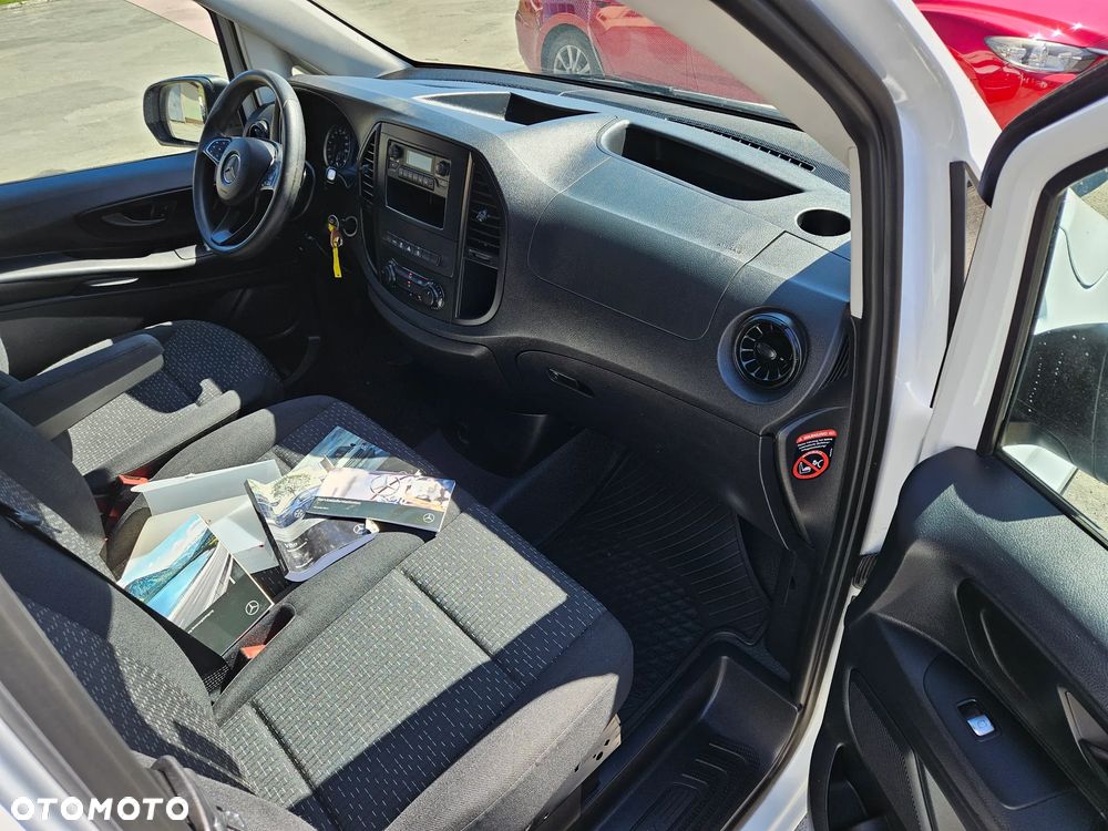 Mercedes-Benz VITO 4X4 LONG KLIMA AUTOMAT REJ.02 2021 3OSOBOWY CIEŻAROWY - 3