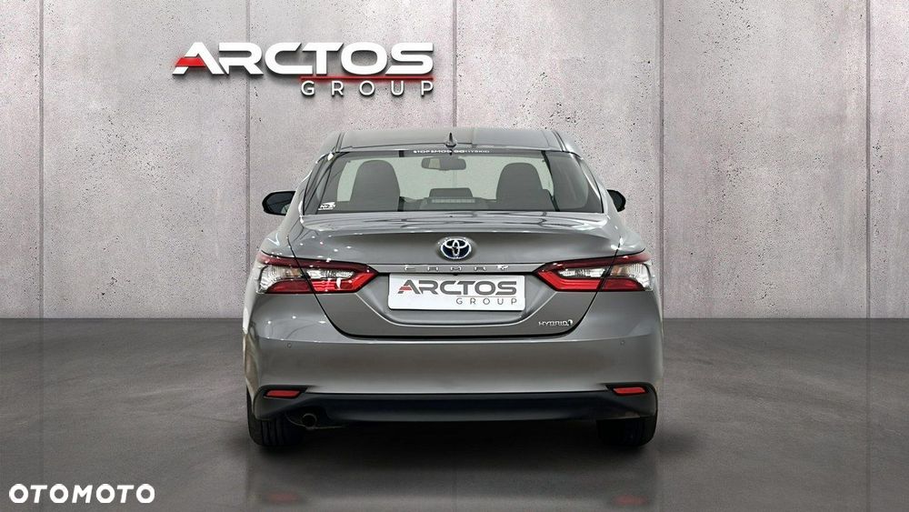 Toyota Camry - 4