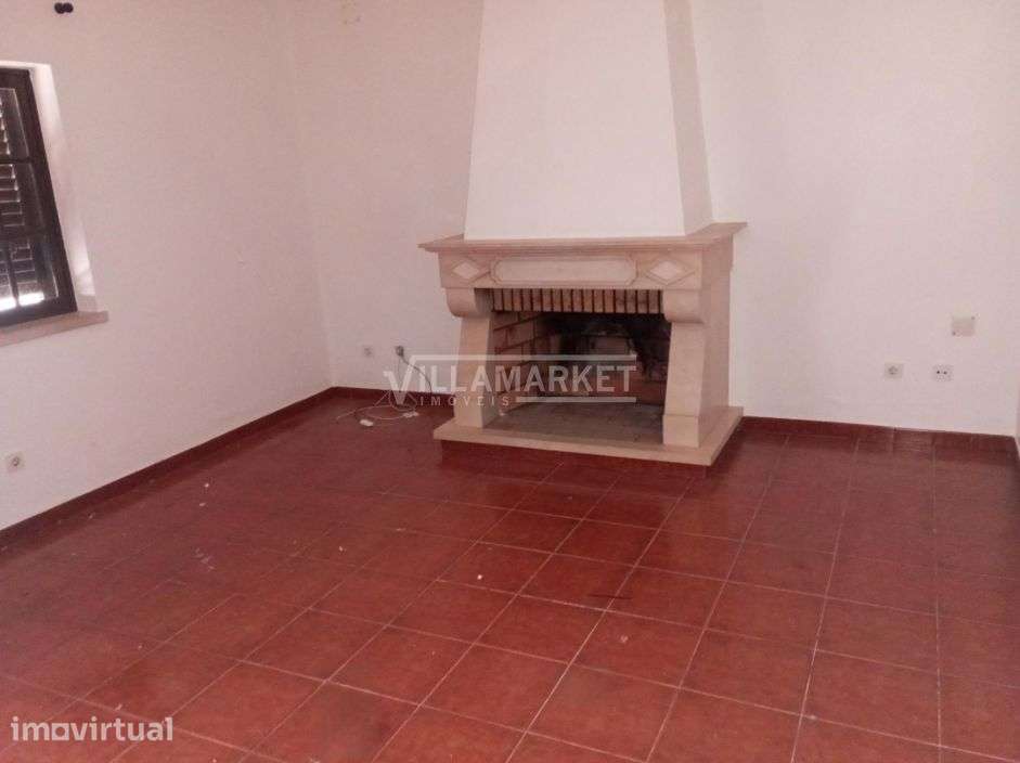 Moradia V3 isolada da banca com logradouro situada em Foros da Afeitei - Grande imagem: 3/13