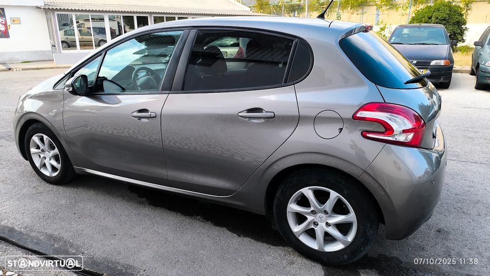 Peugeot 208 1.4 HDi SE Style - 13