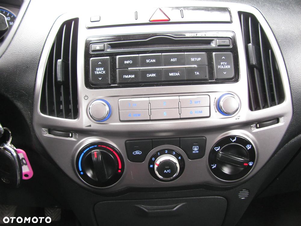 Hyundai i20 1.2 Fifa World Cup Edition - 21