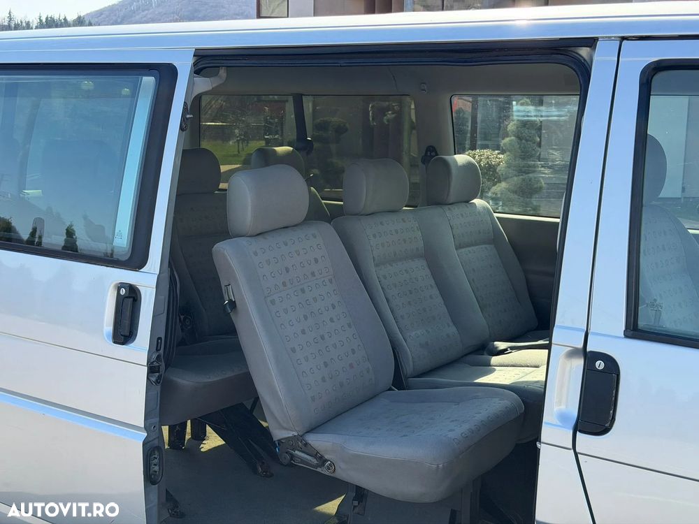 Volkswagen Caravelle - 10