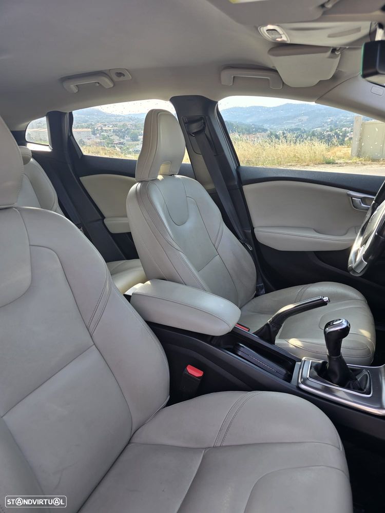 Volvo V40 1.6 D2 R-Design - 4