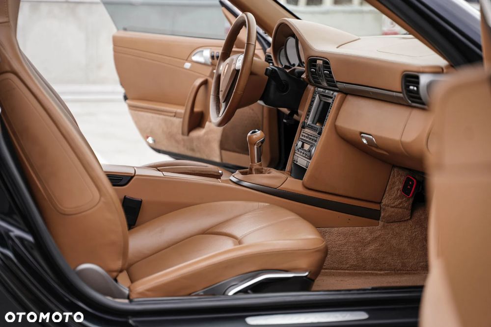 Porsche 911 Carrera - 7