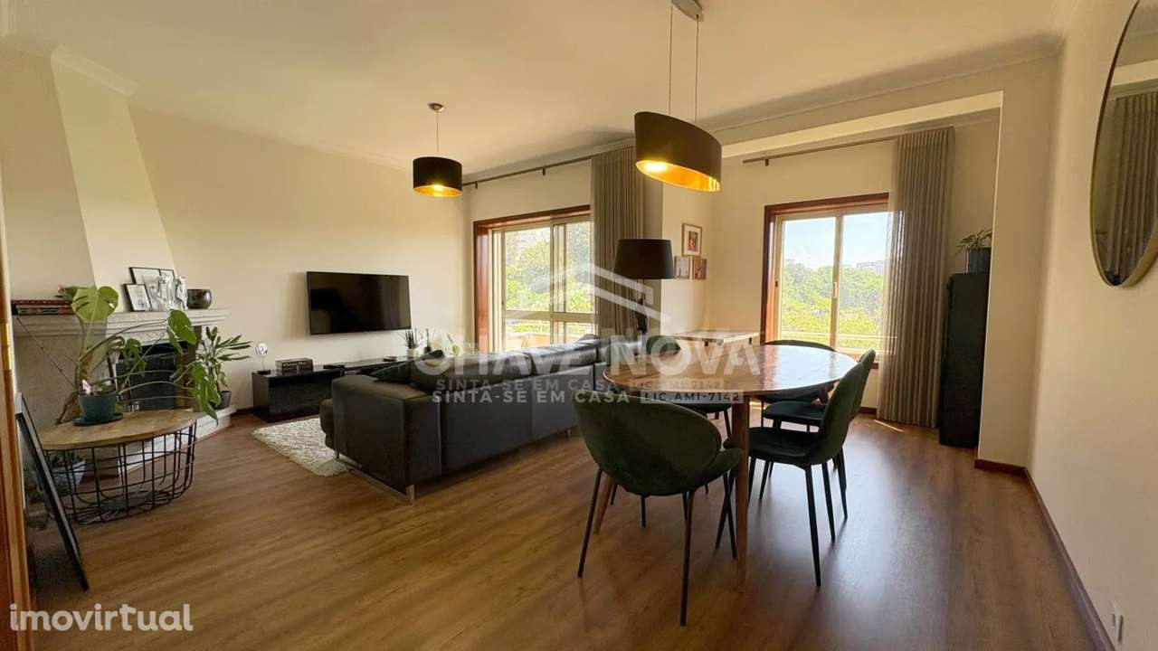 T2 Dúplex Renovado c/ Terraço e Garagem Box em Mafamude - Grande imagem: 4/24