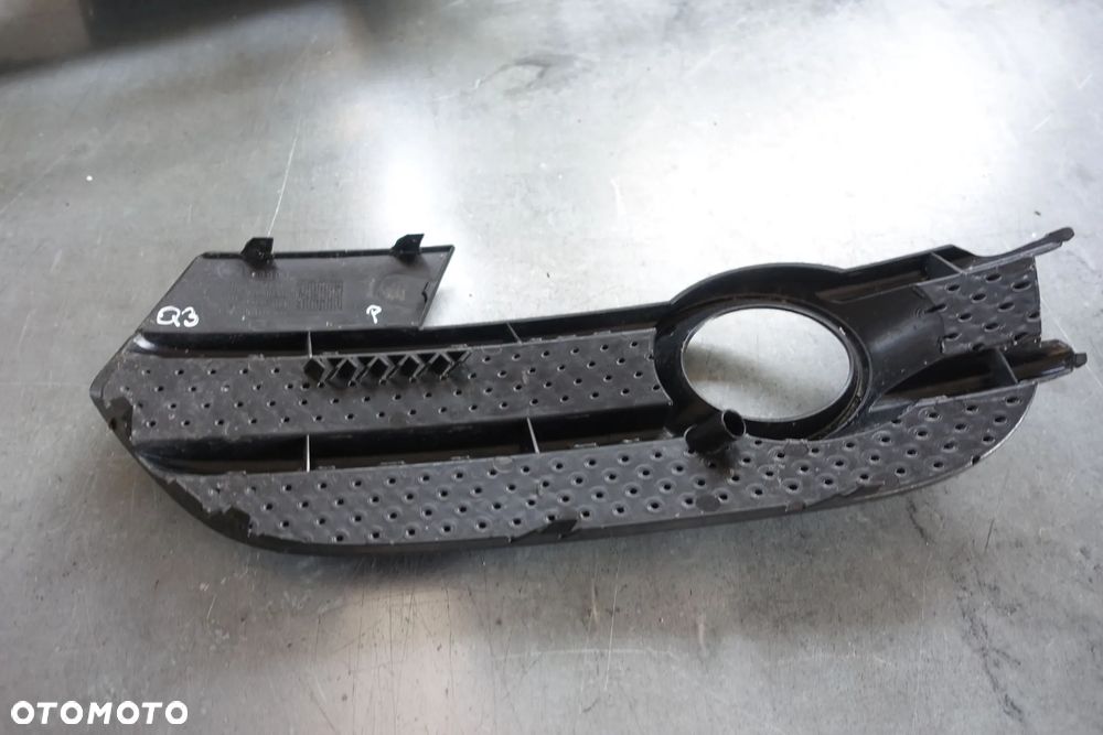 KRATKA ZDERZAKA PRAWA AUDI Q3 LIFT 14-18r.  8U0 - 3