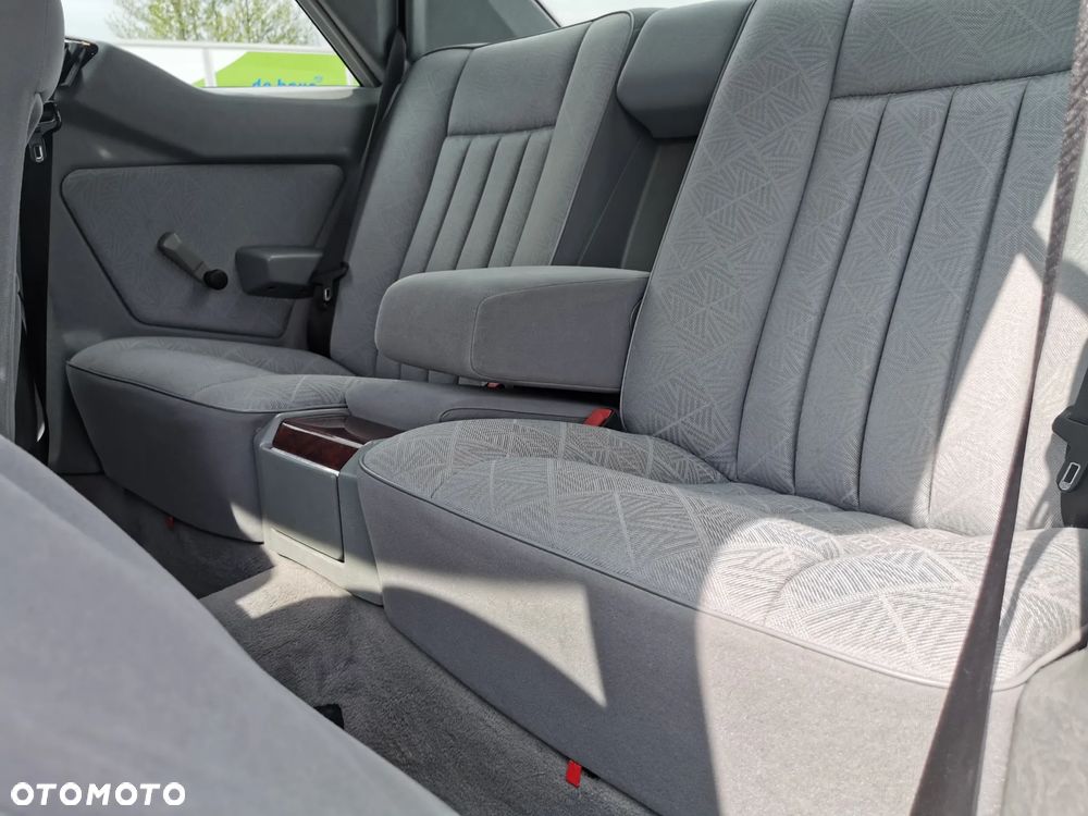 Mercedes-Benz Klasa E 220 - 17