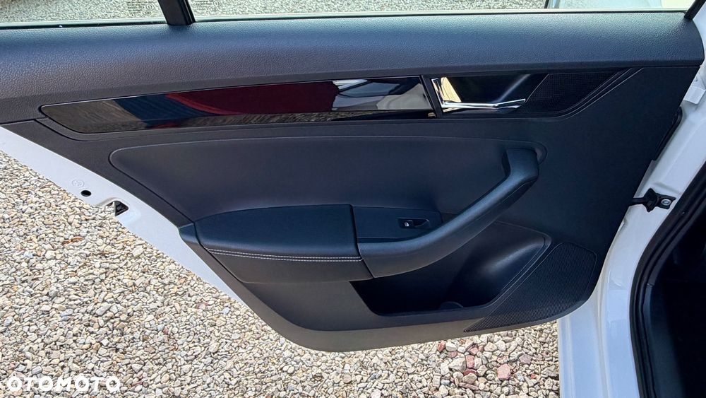 Skoda RAPID Spb 1.0 TSI Ambition - 14