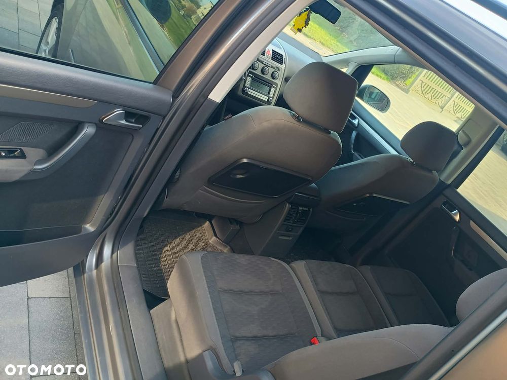 Volkswagen Touran - 6