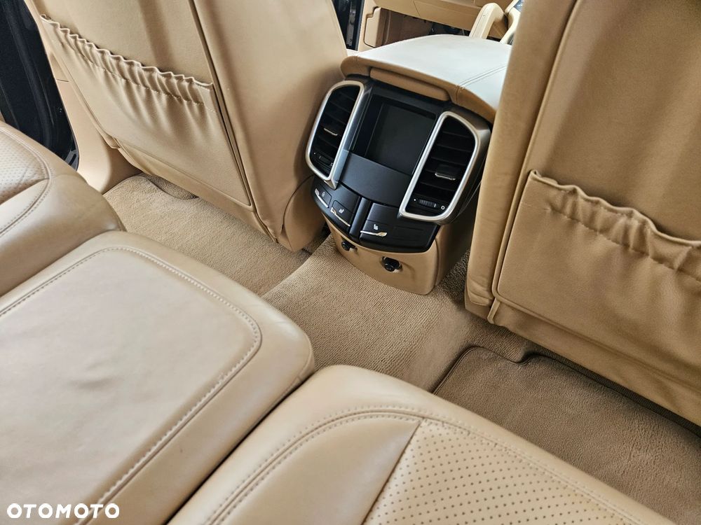 Porsche Cayenne - 18
