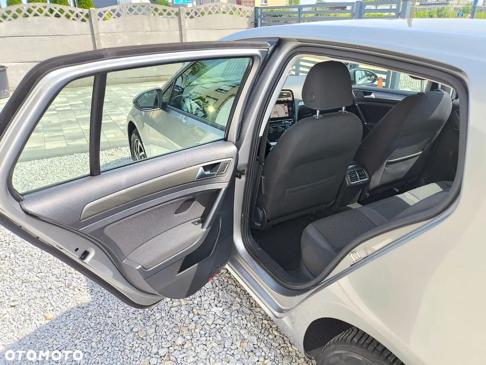 Volkswagen Golf - 21