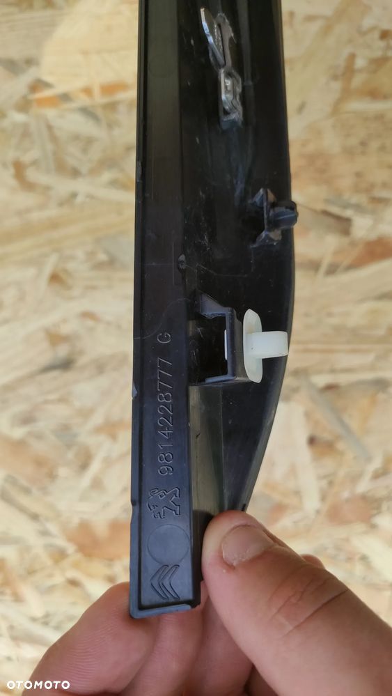 Lewa nakładka na błotnik przedni Peugeot 3008 II GT 9814228777 - 2