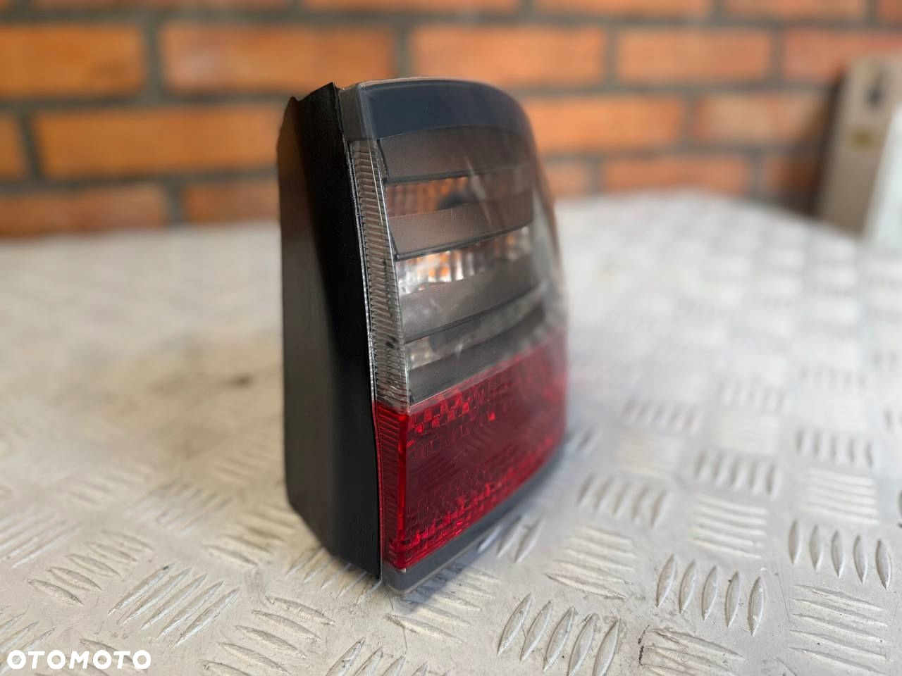 LAMPA PRAWA TYLNA FORD S-MAX - 3