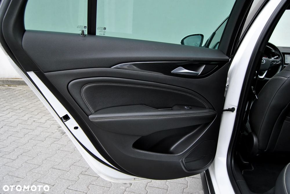 Opel Insignia CT 2.0 CDTI 4x4 Exclusive S&S - 26