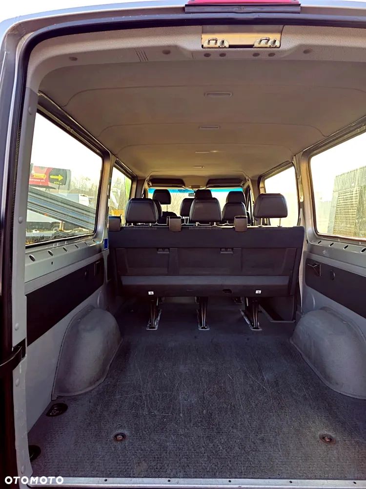 Mercedes-Benz Sprinter - 11