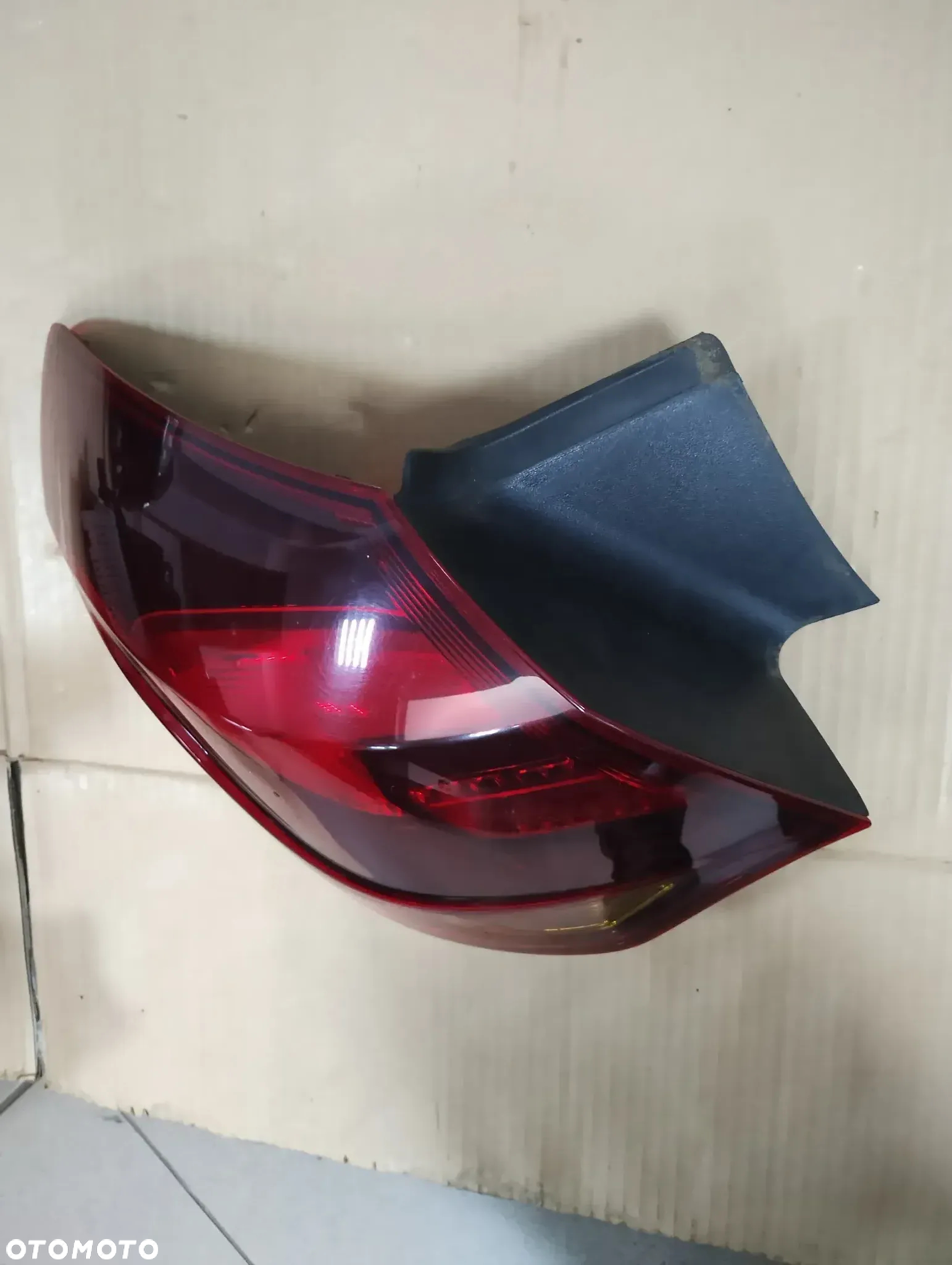 OPEL ASTRA J LAMPA LEWA TYLNA DYMIONA - 3