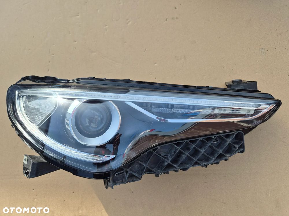Alfa Romeo Stelvio lampa prawa.Biksenon skrętny.Kompletna. - 1