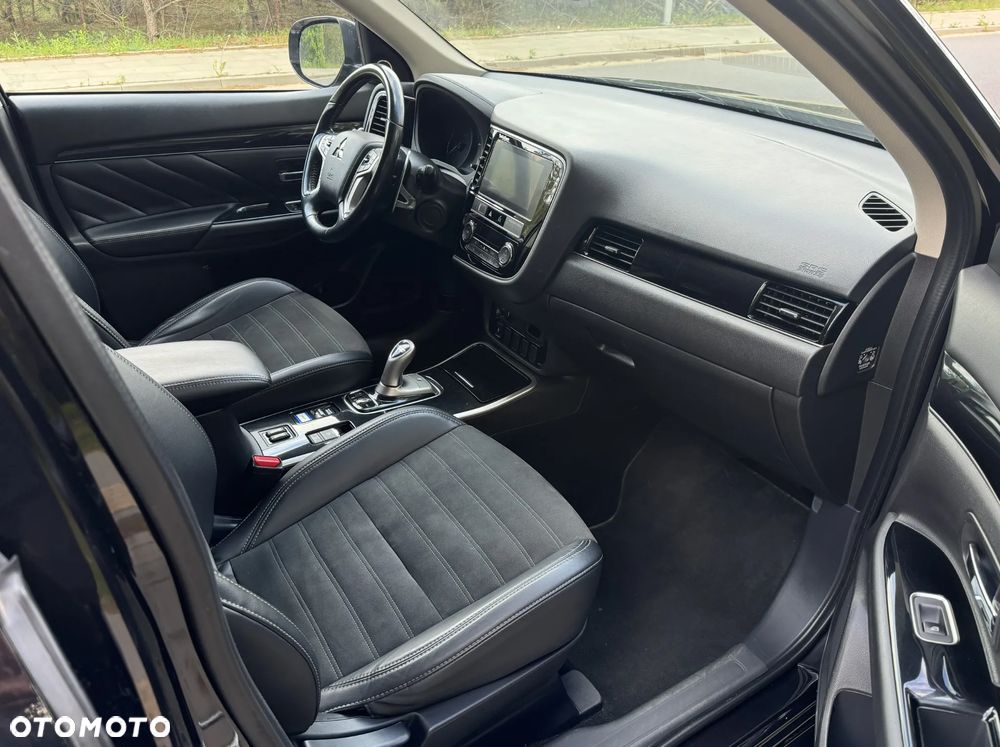 Mitsubishi Outlander 2.4 4WD Diamant+ - 17