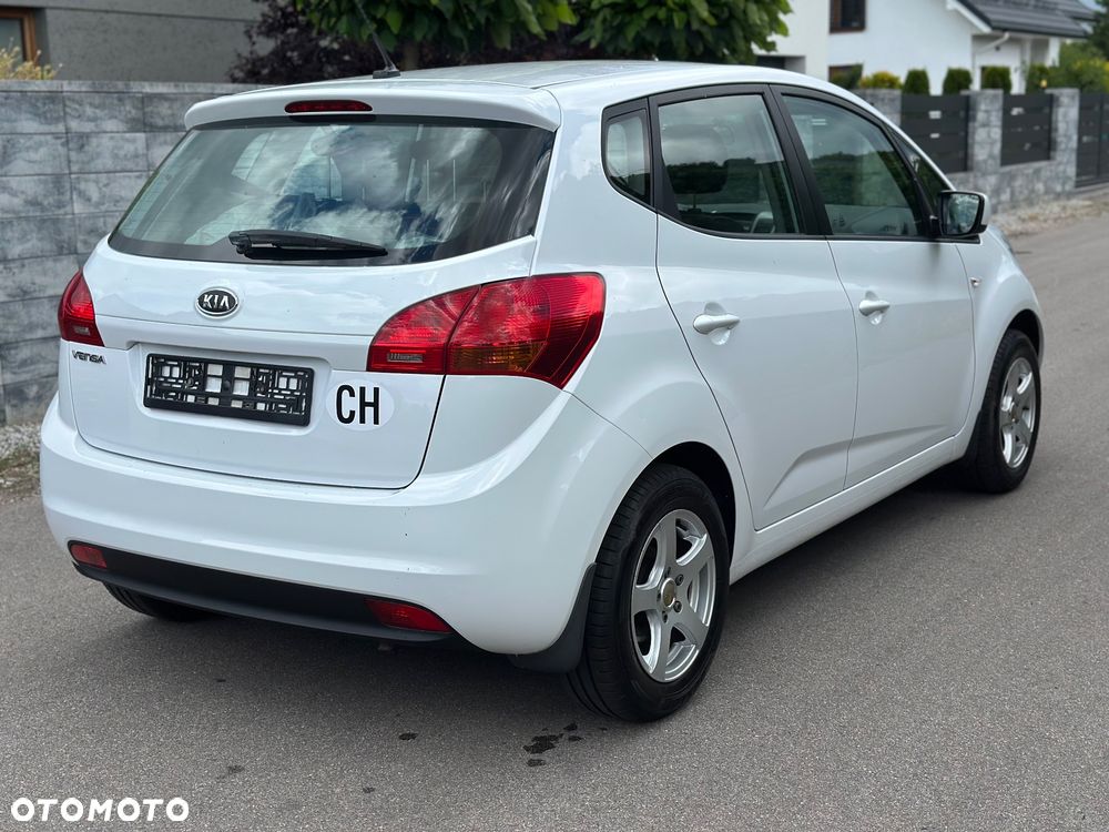 Kia Venga - 10