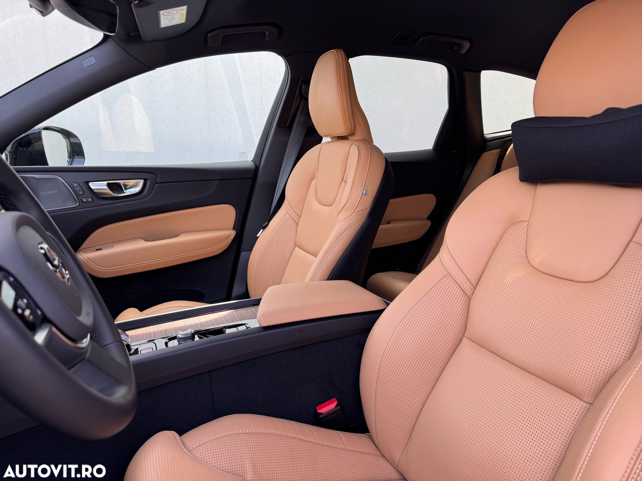 Volvo XC 60 B4 MHEV AT AWD Plus Dark - 8