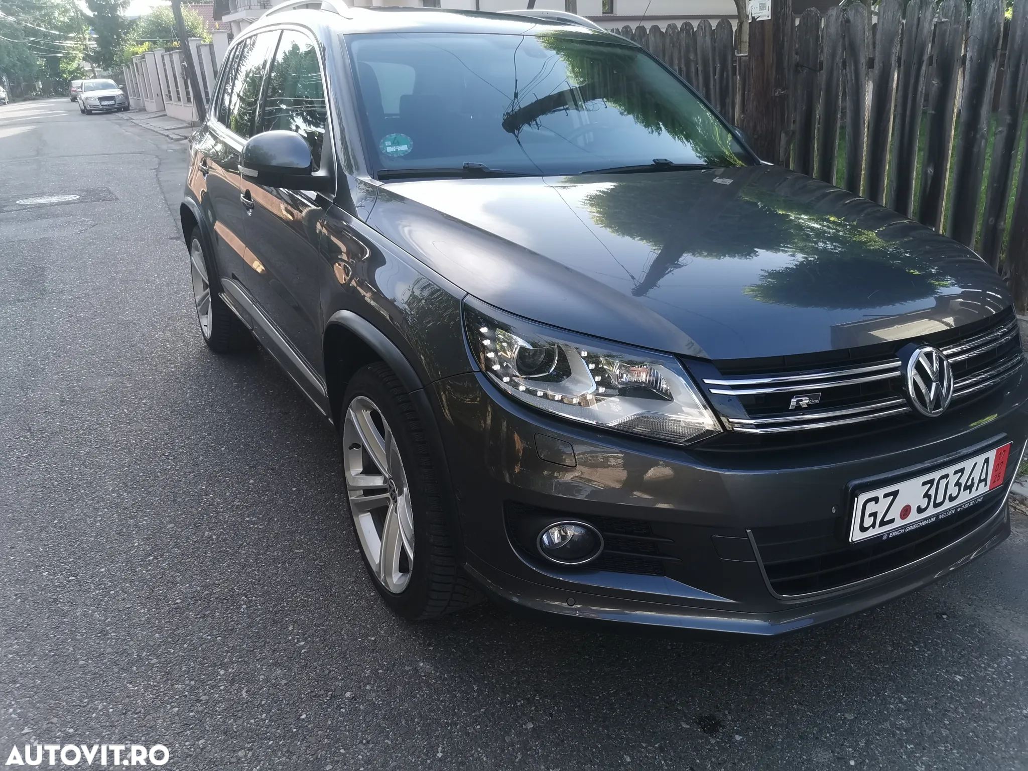 Volkswagen Tiguan - 4