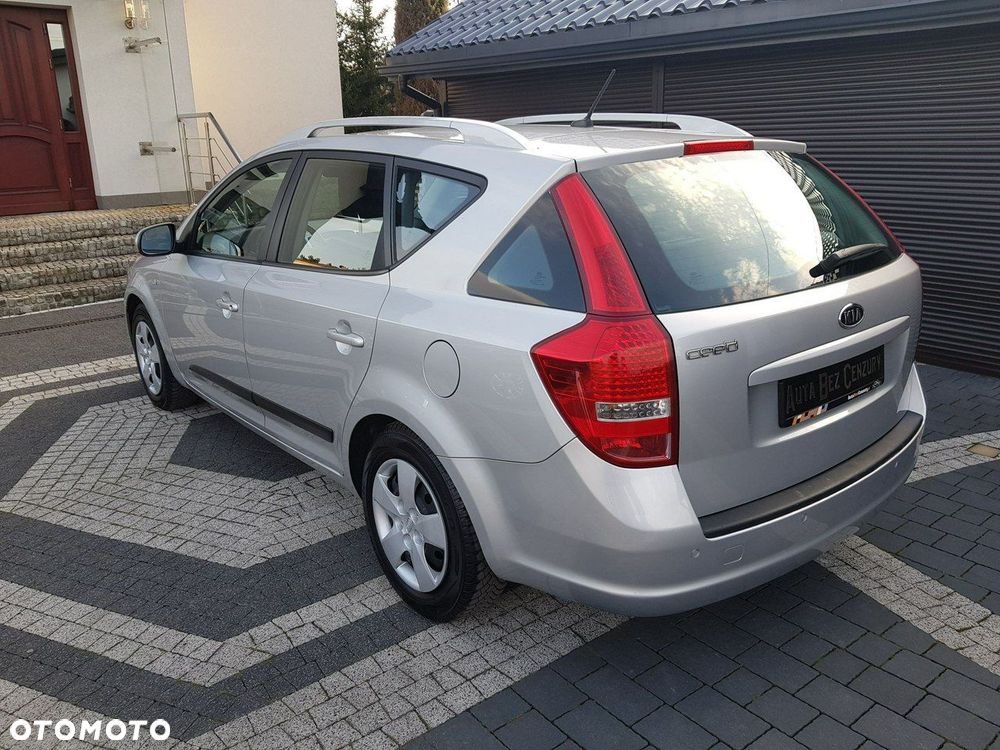 Kia Ceed - 12