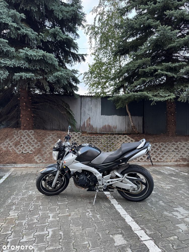 Suzuki GSR - 1