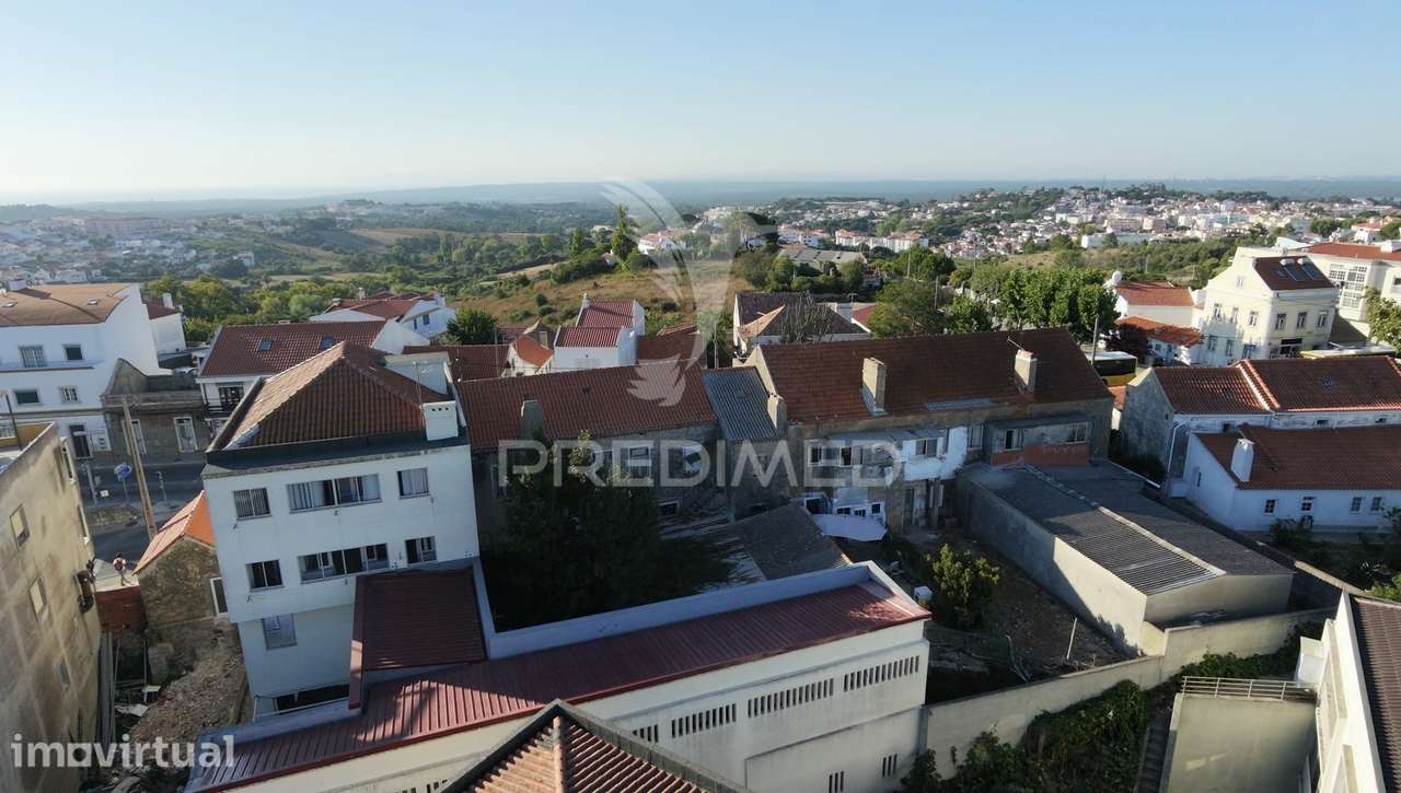 Prédio para Remodelação Total com Jardim Interno em Sesimbra - Grande imagem: 4/33