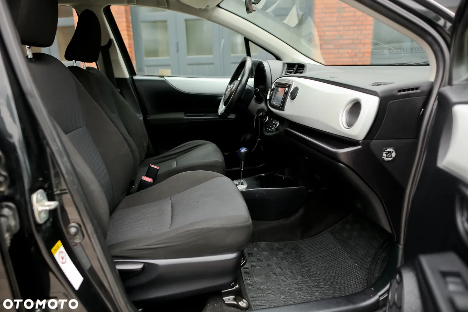 Toyota Yaris ver-hybrid-1-5-vvt--i-comfort - 25